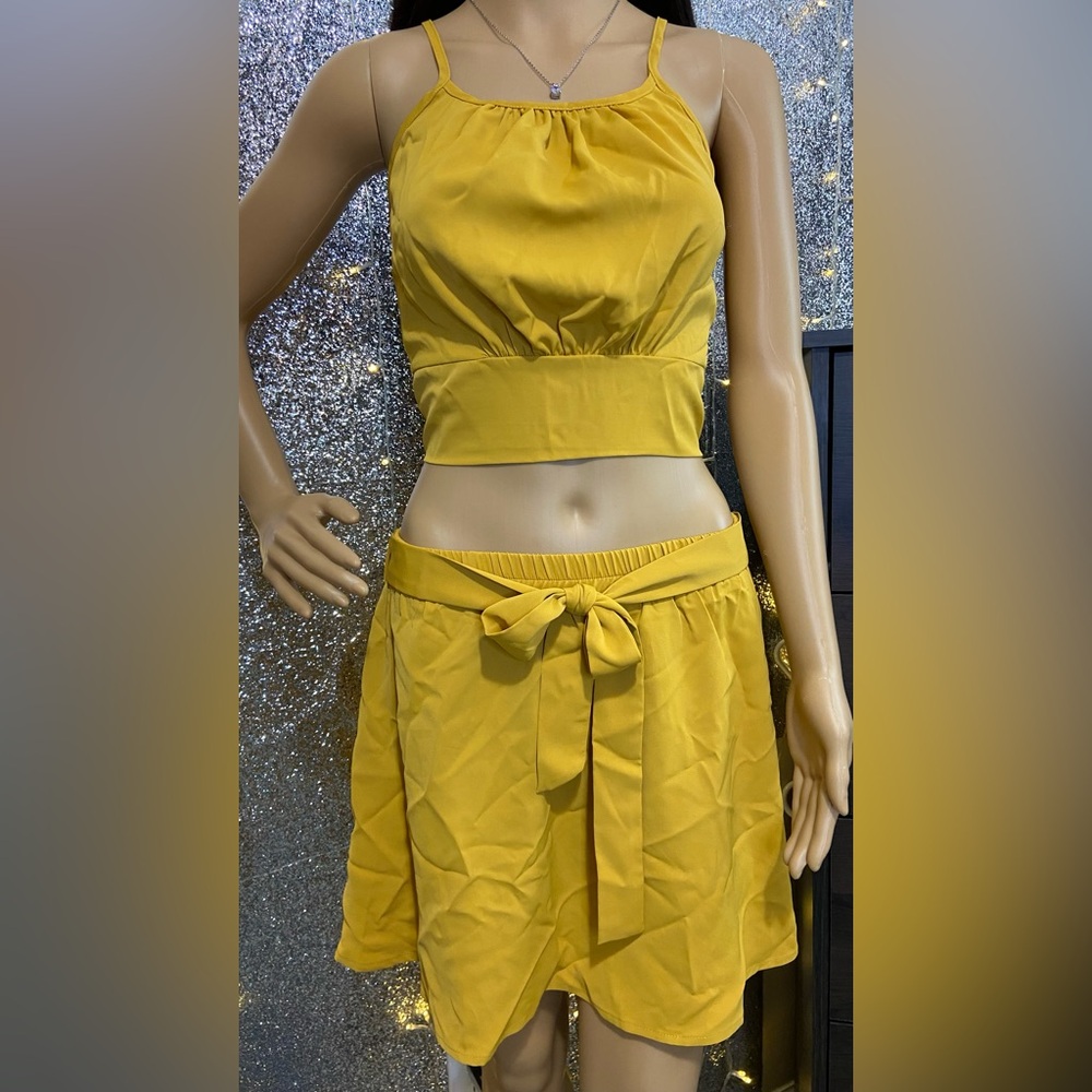 Two-Piece Skirt Set - Crop Cami Top & Tie Front Skirt Outfit & Backless Design - Picture 8 of 12